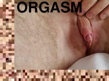 clitoris-bagian-atas-vagina-paling-sensitif, mastubasi, orgasme, amatir, seorang-diri, jarak-dekat, basah, penis