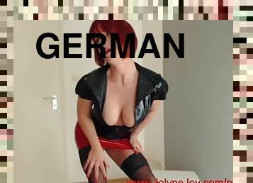 German fetish milf jolyne joy dildo show on chair
