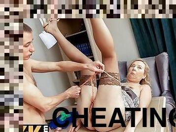 selingkuh, tua, rusia, dewasa, blowjob-seks-dengan-mengisap-penis, stocking-stockings, muda-diatas-18, berambut-pirang, lebih-tua, fetish-benda-yang-dapat-meningkatkan-gairah-sex