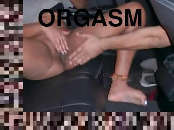 masturbación, orgasmo, público, squirting, negra-ebony, latino, coche, asiento-de-atrás, exhibicionismo, calientapollas