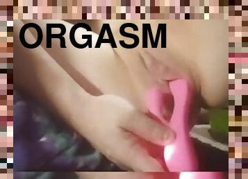 Crazy EXPLODING SQUIRTING PUSSY ACTION AN TOY PLAY