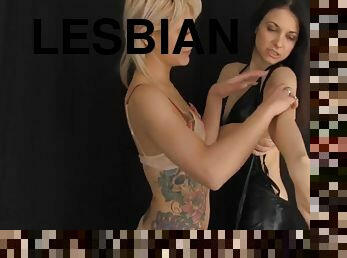 Sensual Lesbian Scratch