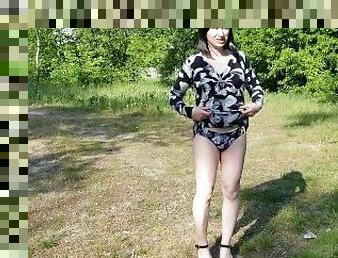 Jeny trans outdoor naked in nature shows her pussy