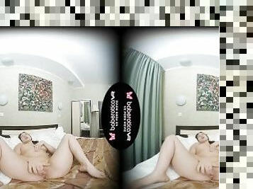 Chubby plump babe Amalia Davis is masturbating in VR