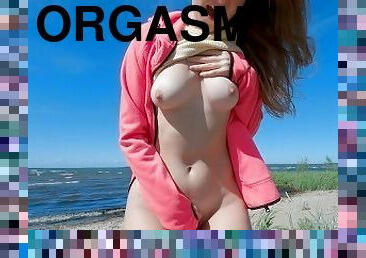 Teen masturbates on an empty beach until orgasm - ProgrammersWife