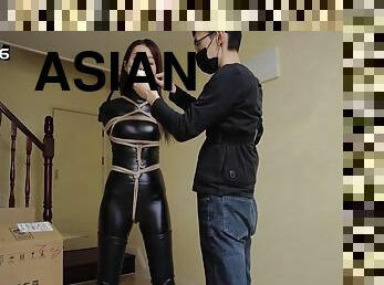 asiatiche, allaperto, giapponesi, sadismo-e-masochismo, feticci, latex, pratiche-della-bocca, corde-cinghia-sadomaso, dominazione, brunette