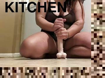 FUCK ME on the kitchen floor !!