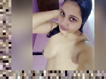 Sexy Desi Girl Bathing