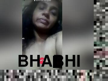 Today Exclusive- Mallu Bhabhi Showing Her Boobs Part 1