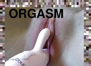 Teen Girl Found A Vibrator In Moms Things And Masturbated Pussy To Orgasm