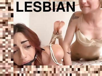 lesbo-lesbian, bdsm, blondi, kakistelu, sidonta, tatuointi
