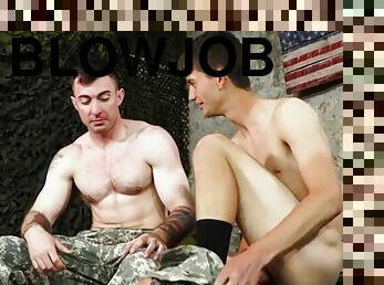 ambientazione-militare, rapporti-anali, pompini, hardcore, gay, muscolosi, uniformi, brunette, militari