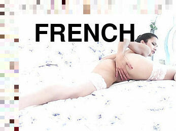 UK mom Chelsea French has orgasmic masturbation session