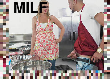 Precious blonde milf Julia Ann enjoys hardcore fuck in kitchen