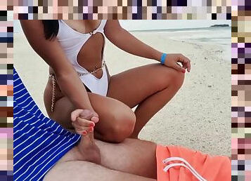 umum, cumshot-keluarnya-sperma, handjob-seks-dengan-tangan-wanita-pada-penis-laki-laki, pantai