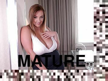 tettone, masturbarsi, maturi, mammine-mature, pornostar, grassottelle, sgualdrine, naturali, tettone-busty, vulve-rasate