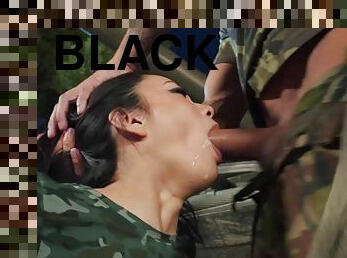 tentara, posisi-seks-doggy-style, vagina-pussy, sayang, blowjob-seks-dengan-mengisap-penis, deepthroat-penis-masuk-ke-tenggorokan, hitam, permainan-jari, berciuman, manis