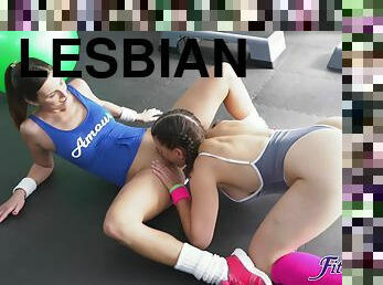Dykes Jenifer Jane and Tindra Frost get naughty at the fitness center