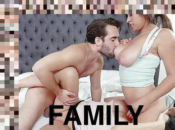 gorgeous mom family love triangle - makayla cox