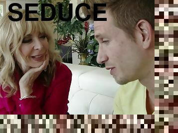 Nina Hartley Seduces Big-Dicked Dreamboat