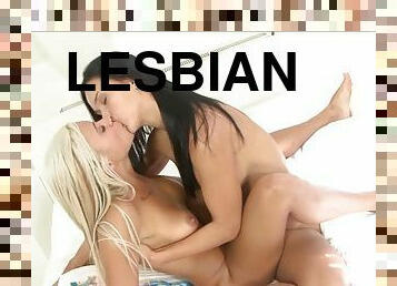 sayang, lesbian-lesbian, berciuman