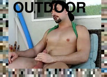 Muscular jock Mason Lear masturbates and cums solo outdoors