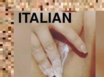 REAL ITALIAN COUPLE Masturbazione primissimo piano con multi orgasmo femminile