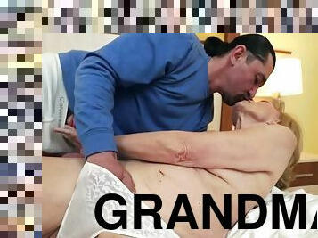 Hot grandma gets cumshot