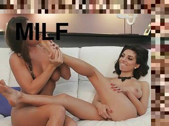 Tempting MILF and teen lesbian porn movie