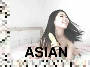 Asian camgirl fucks her hot pussy