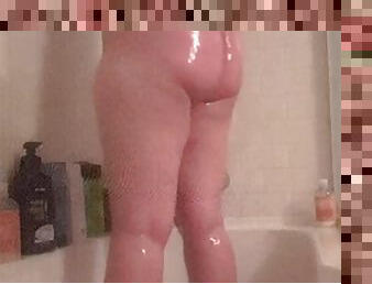 Chubby BBW Vanilla Faith Ardalan takes a shower