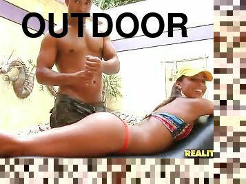 Outdoor sex with a slutty Brazilian