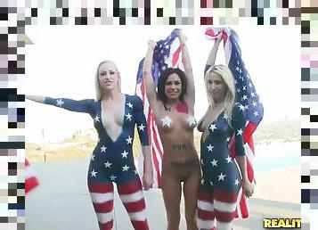 Body paint makes lesbian threesome incredible