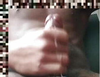 Masturbation devant une vidéo porno