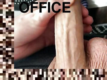 tatic, masturbare-masturbation, birou-office, jet-de-sperma, pula-imensa, gay, pov, sperma, excitat, europeana