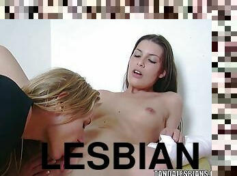 Lesbian cutie sindi blek eats daryls hot wife wet pussy