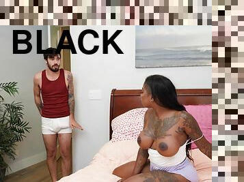 Black hottie enjoys white hammer in her creamy cunt