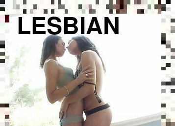 כוס-pussy, לסבית-lesbian, נשיקות, ספה, שחרחורת, רגליים, פראי