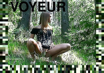 allaperto, urina, fichette, videocamera, fuori-di-testa, voyeur, vulve-rasate, foresta, brunette, telecamere-nascoste