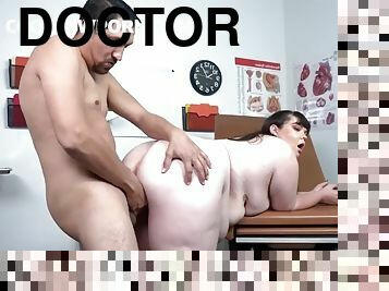 Doctor fucks anal with his pacient