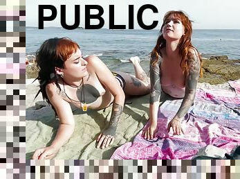 nudisti, allaperto, pubblici, lesbiche, spiaggia, college, brunette, tatuaggi, topless