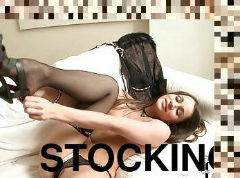 mastubasi, vagina-pussy, permainan-jari, stocking-stockings, bersetubuh, manis, seorang-diri, dicukur, berambut-cokelat, payudara-kecil