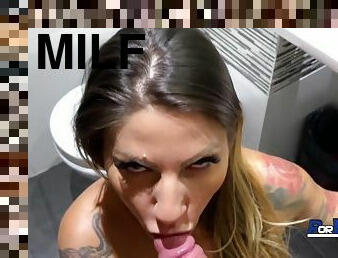 tettone, masturbarsi, rapporti-anali, cazzi-enormi, mammine-mature, pov, bionde, italiani, hotel, tatuaggi