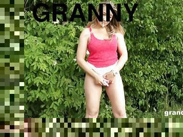 Granny Laura Outdoor Solo