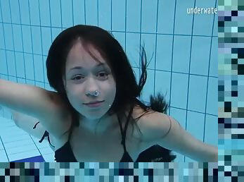 Umora Bajankina virgin pussy swimming underwater