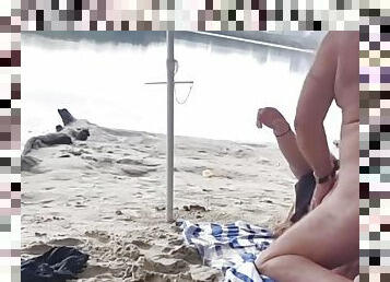 di-tempat-terbuka, umum, blowjob-seks-dengan-mengisap-penis, wanita-gemuk-yang-cantik, pantai, bersetubuh, tertangkap, pribadi