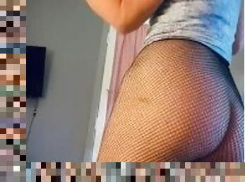 Fishnet cutie jiggles and twerks for her fans