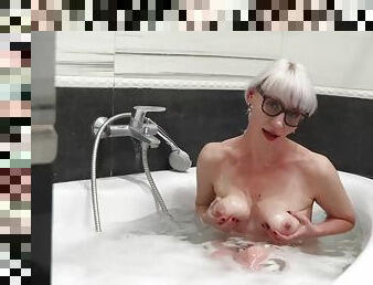 crazy stepmom first naked bathtub video