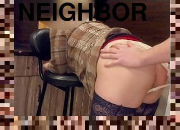 The neighbor's wife came for salt and gave herself up, a real mom!Juicy pussy and big tits!