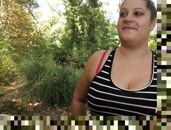 Bbw chick goes to nature to have her snatch smashed